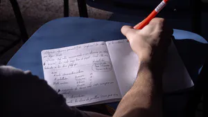 Causal Relation and Problem-Solution in Native and Non-Native Students’ Argumentation Essays based on the use of Problem