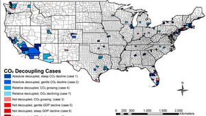 Coupling of CO2 Emissions and Economic Growth Across the U.S. between 2010 and 2015
