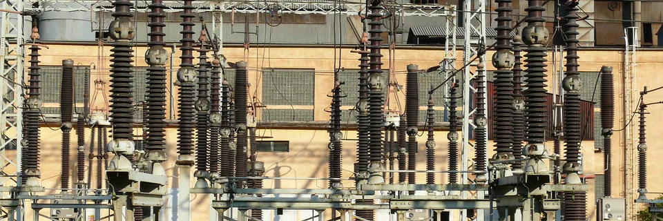 Flexible Alternating Current Transmission Systems (FACTS) and its Applications in  IRAQI (400kV) National Super Grid System (INSGS)