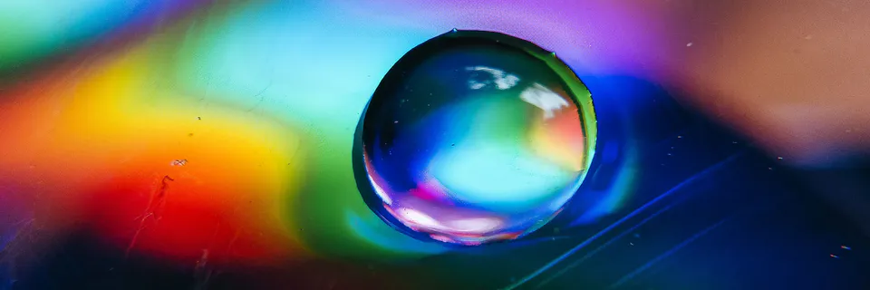 “Exploring Light’s Bend: Gravity’s Influence Versus Refraction”