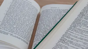 On the English Translation of Song Ci-Poetry under the “Three-Level Poetry Translation Criteria” – A Case Study of “Green Jade Table: Lantern Festival”