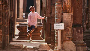 The Culturalization of the Linguistic Sign: Foundation of the Transmission of Culture through Language